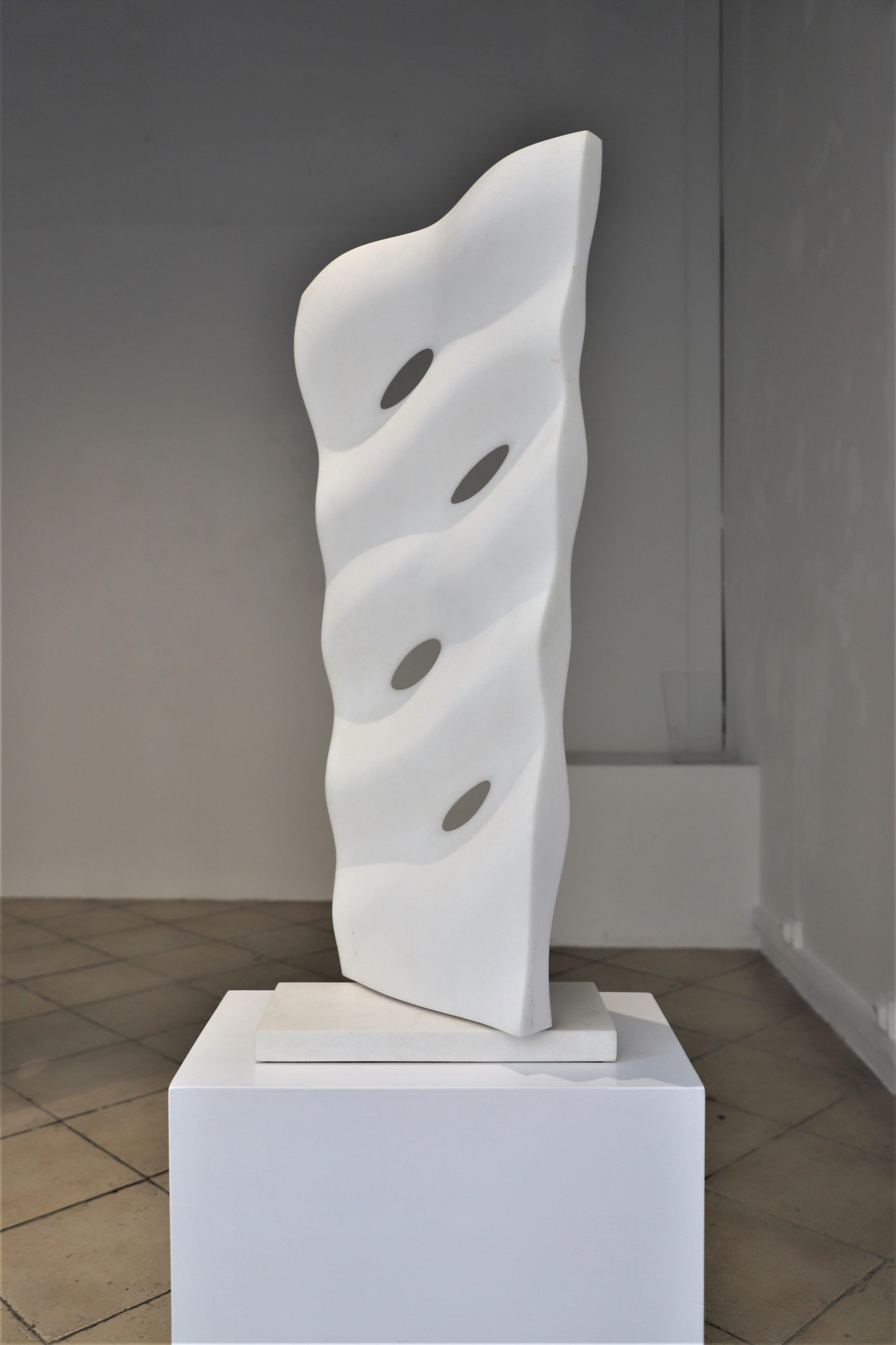 Smooth II, 2013, White Greek marble, 83 x 40 x 15,5 cm
